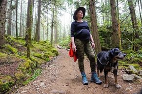 Hiking pregnant while testing the best hiking boots of 2019