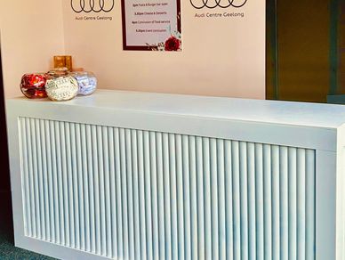 Concierge desk
Counter
Bar 