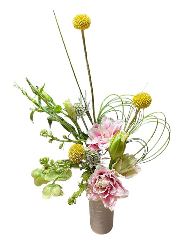 floral arrangment made by bentley fleurs, lily, crespedia, lisianthus, curled grass 