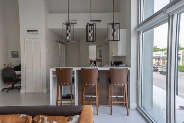 Suite Deluxe living room kitchenette view