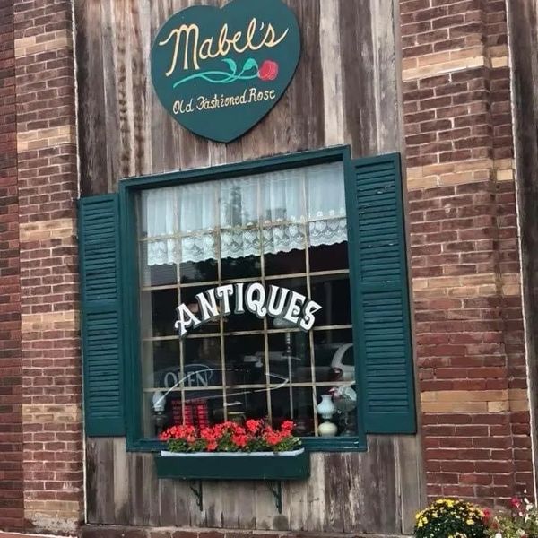 Antique and collectibles in Walnut, Iowa
