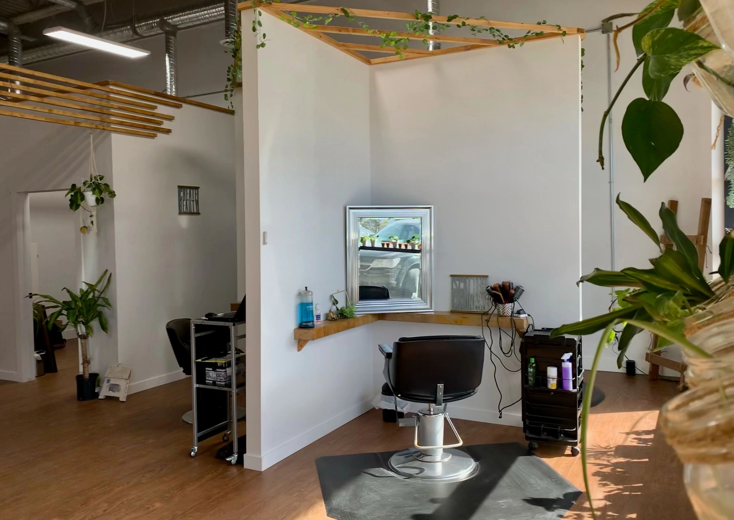 Turning Heads Hair Studio Hair, Salon