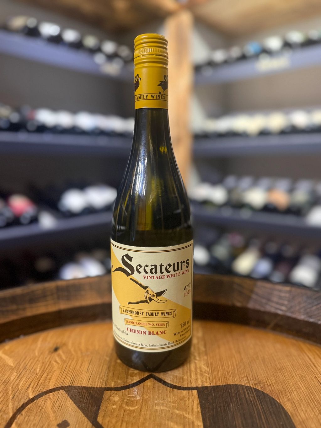 A wonderful, crisp Chenin from AA Badenhorst. £15