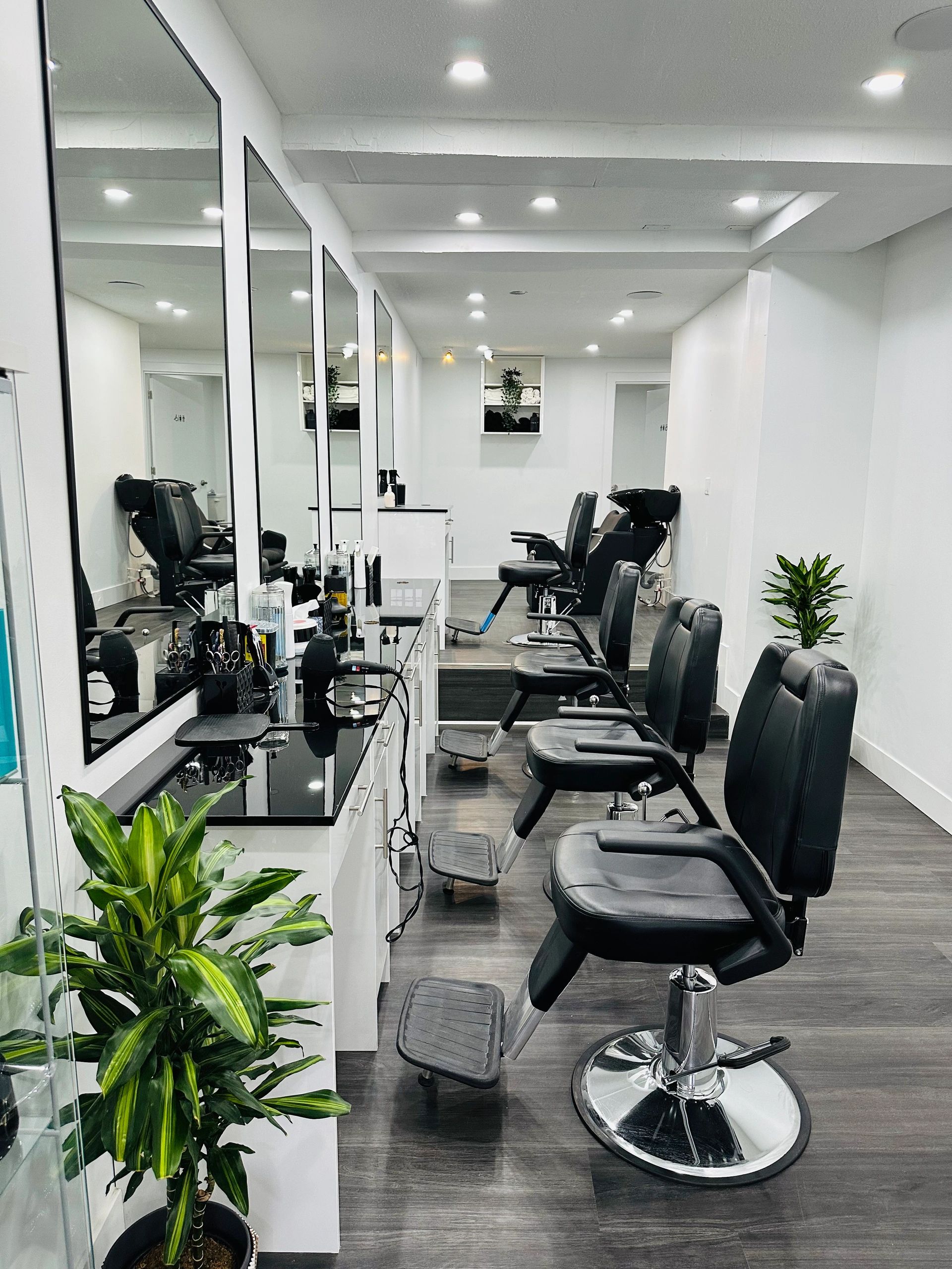 5911 Hair & Beauty Bar