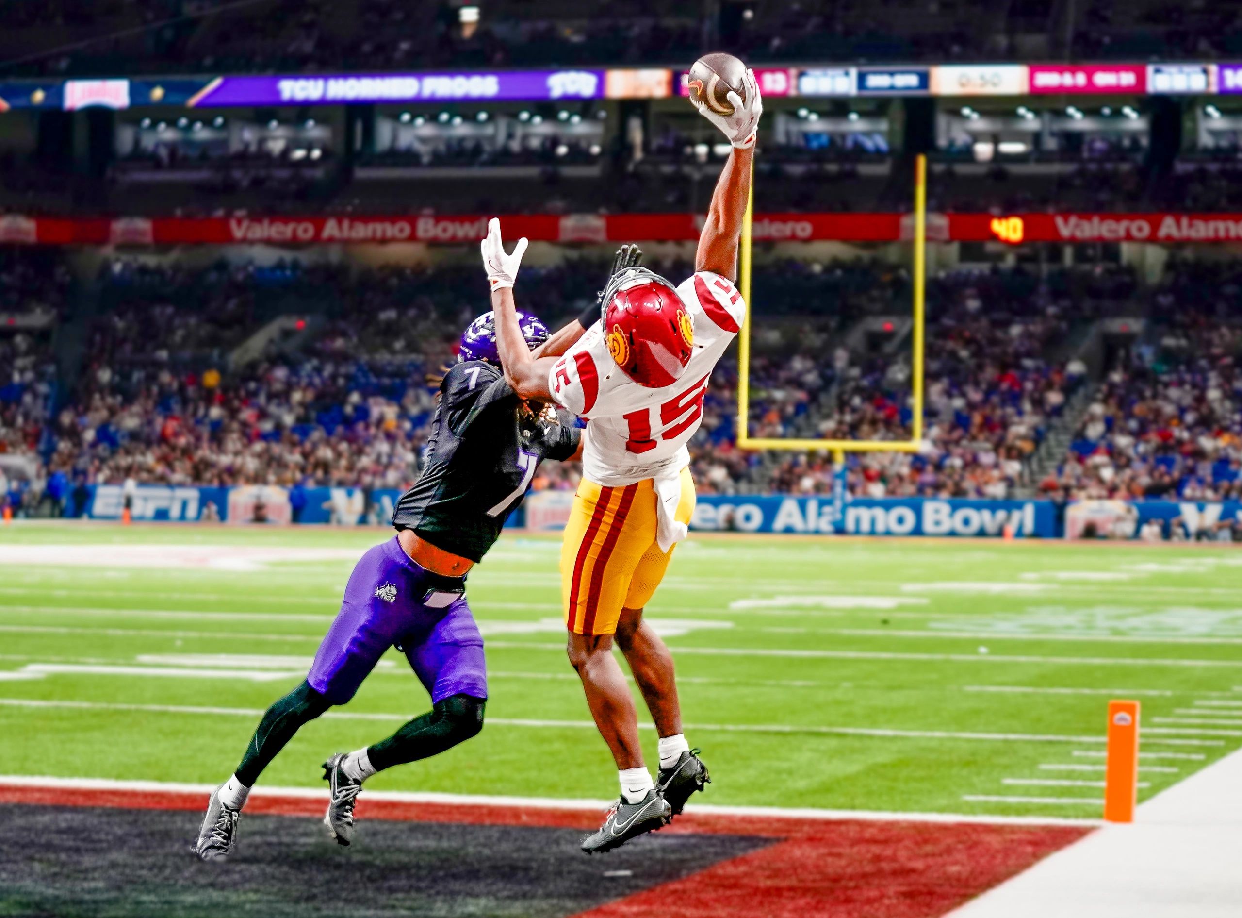 USC receiver Jaden Richardson makes a highlight-reel touchdown catch at the 2026 Valero Alamo Bowl