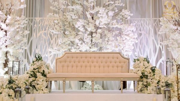 wedding reception, floral centerpieces on stage, Cherri tree wedding planner designer, photography, 