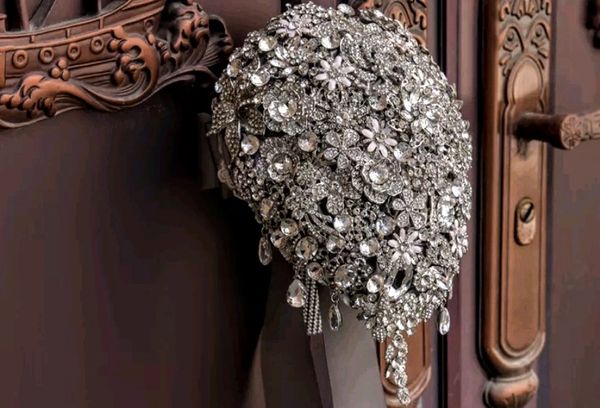 silver brooch bouquet, wedding planner designer decor