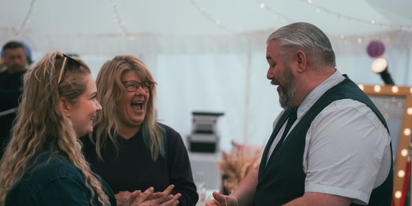 Close up magic for guests at the three tuns inn in bransgore 