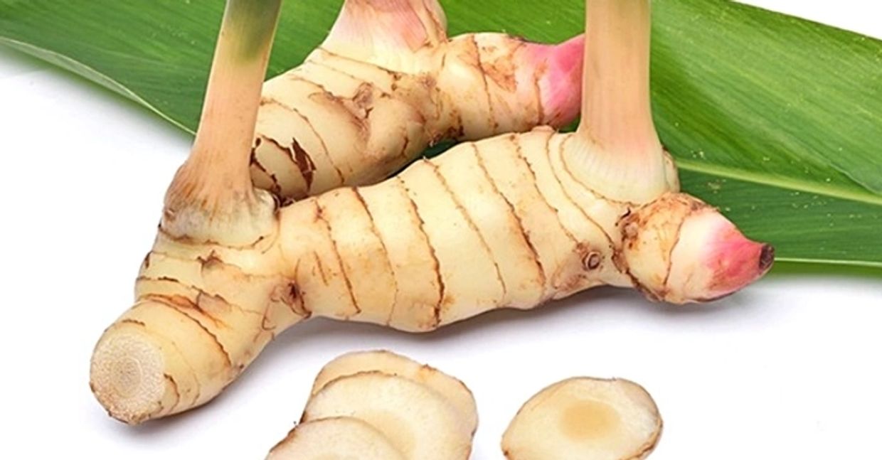 Some pieces of Galangal root, which contains the powerful antiviral ingredient 'Alpinium Galanga'.