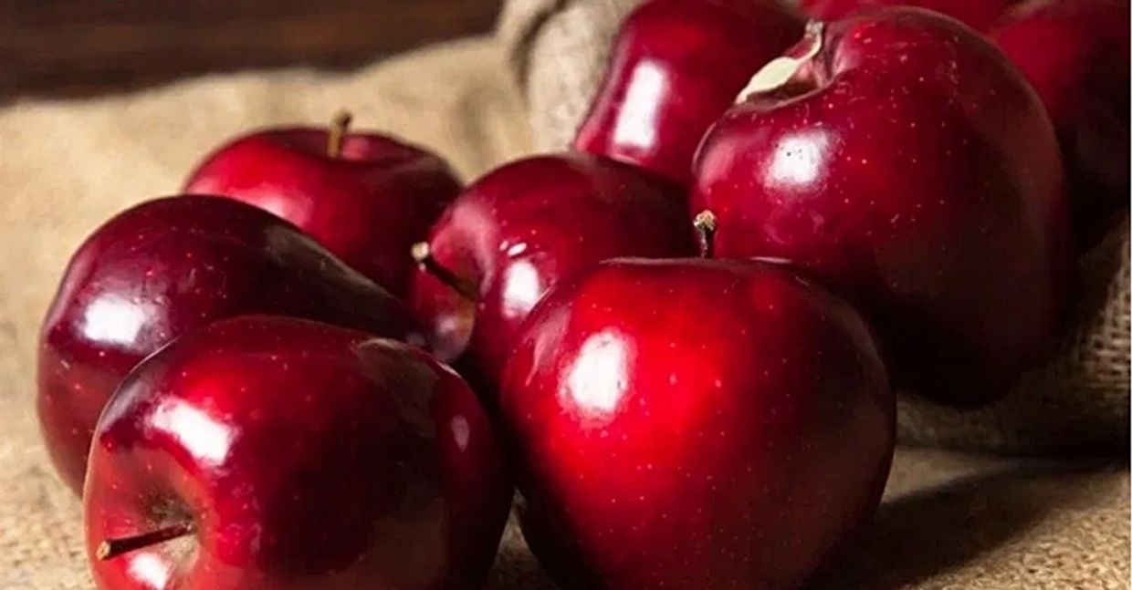 A group of red apples, one fruit that has a significant amount of Quercetin, plus other flavonoids.