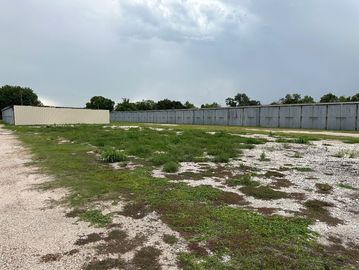 5 acres of open parking in Houston 