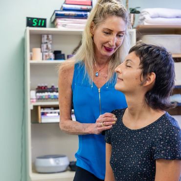 Dr. Janaki Berman providing chiropractic care