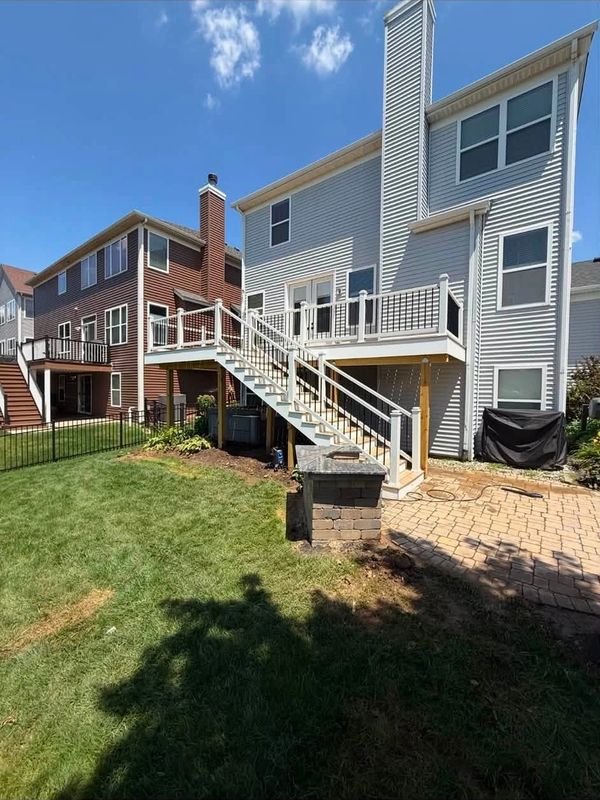 Finished Trex composite deck build including two tone black and white  trex railings. 