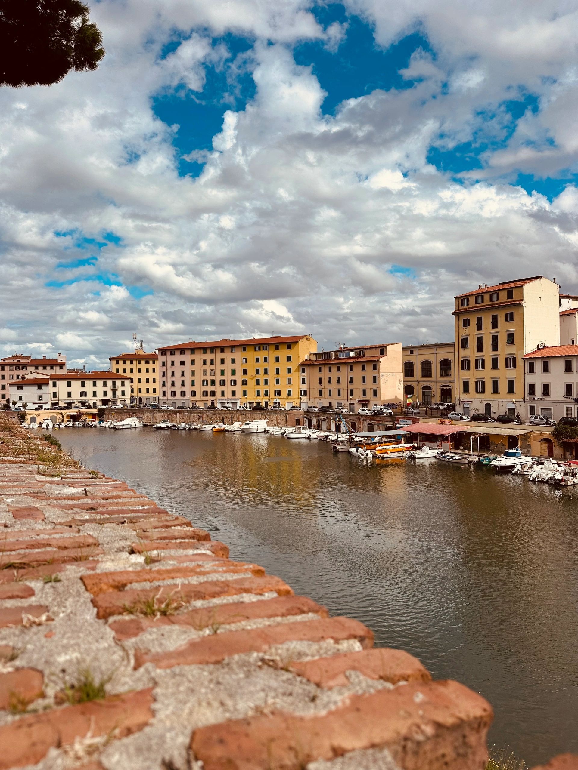 Italy livorno Black and White Stock Photos \u0026 Images - Alamy, image size:1920x2560