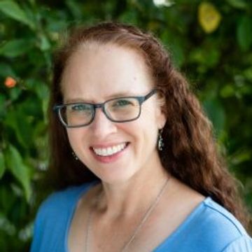 Sarah Hamaker headshot