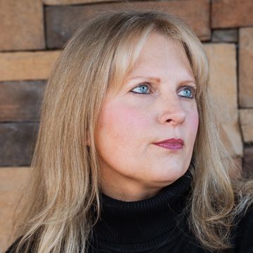 Julia Blythe headshot