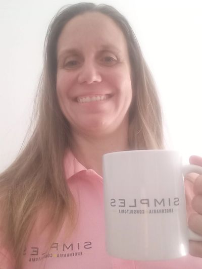 Michelle Sclebin, graduada em Engenharia Civil e Mestre em Estruturas COPPE / UFRJ.