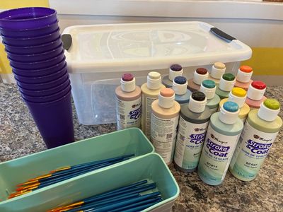 Paint brushes, paint, to go kit 