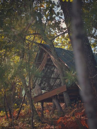 a sheltered hut in the wood for people to sit alone at the lighthouse retreat europe 