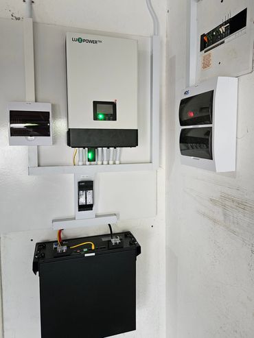 Luxpower SNA5000 WPV 5kw inverter and Enersol 5kw battery 