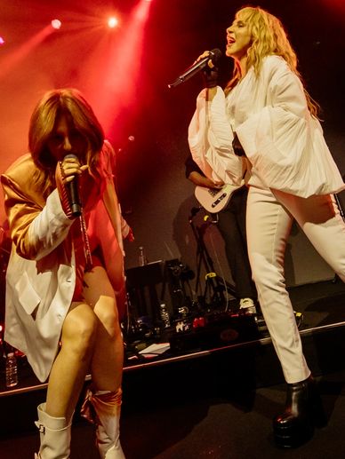 Selin, Zorlu PSM sertab erener
