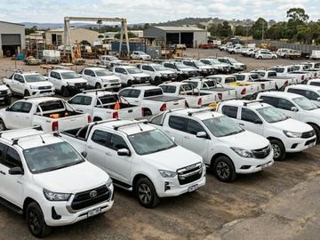 Fleet of white work utes ready for mobile fleet cleaning in Newcastle