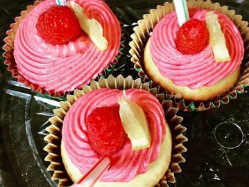 Raspberry Lemonade(pictured)- Lemon cake with raspberry lemon frosting
Neopolitan- Layers of chocola