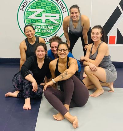 Womens Jiu Jitsu Class group picture
