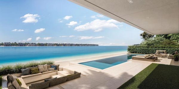 This Luxury beach villa design maximises ocean views while ensuring privacy and ample daylight.