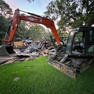 Specialized excavating equipment in Birmingham, AL on building demo.