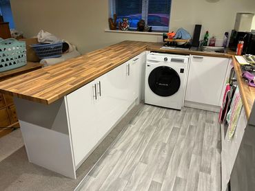 #Bespoke #breakfastbar that has been made out of base cabinets and MDF.
