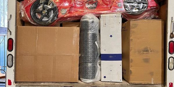 Moving Services
Apartment & Condo Moving
Furniture Moving
Packing & Unpacking