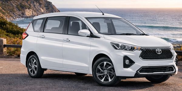 White Toyota 7 Seater