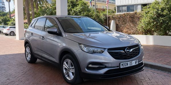 Silver Opel Grandland