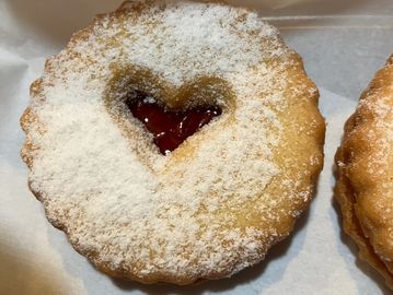 Almond Linzer Cookie with Raspberriy 