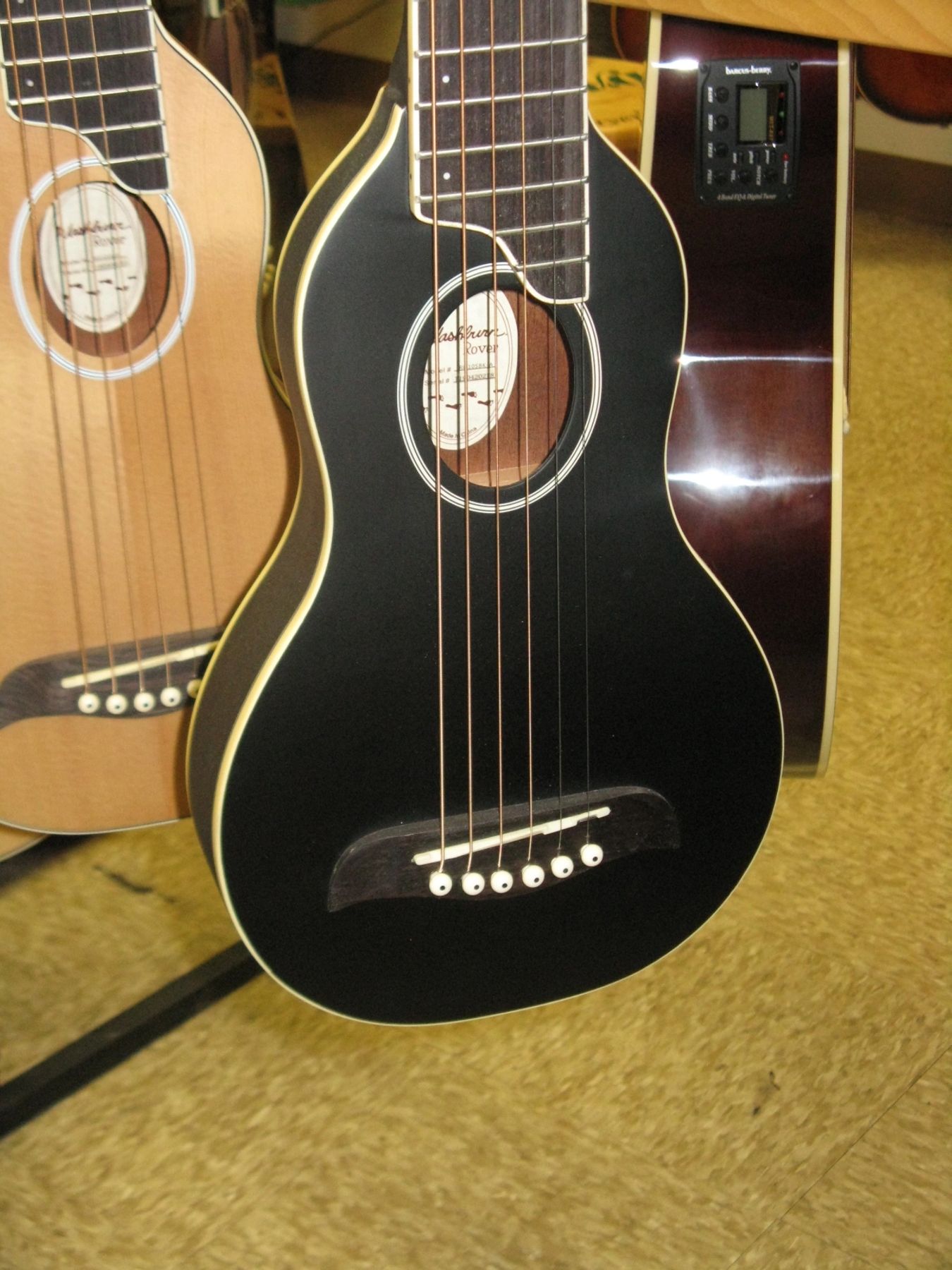 New Washburn Rover Travel Guitar W/Solid Spruce Top & Case.
