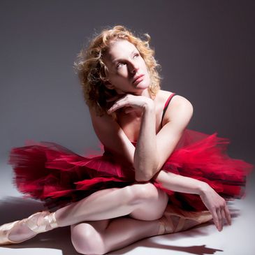 Jamie Salmon received her professional ballet training as a youth with Dana Kennedy, Melissa Hayden 