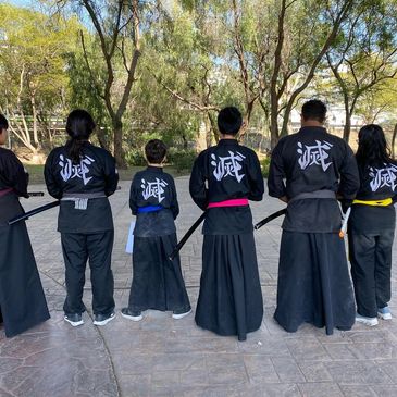 Alumnos mostrando grados