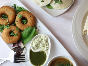 Vegan doughnuts and dip