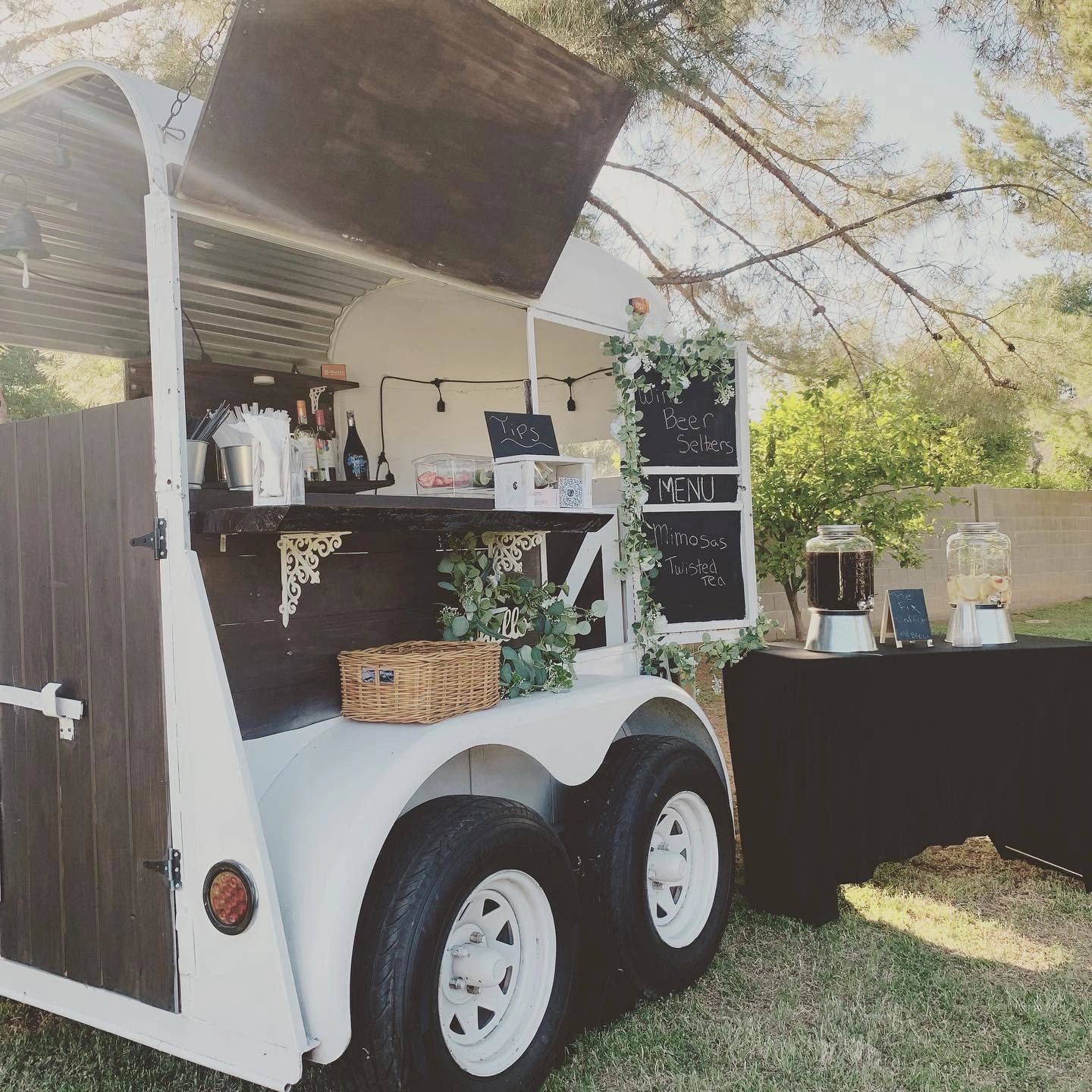 Booze Crusin’ - Mobile Bar in Mesa