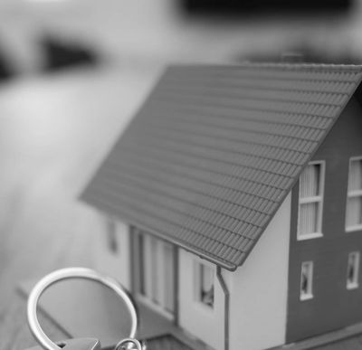 Image of model house and key ring