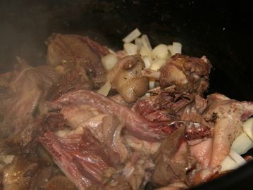 Duck browning, in black pot