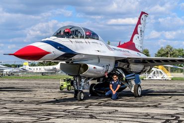 U.S. Air force Thunderbirds, General dynamics f16c fighting falcon