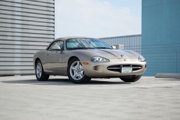 1998 Jaguar XK8 classic car rental