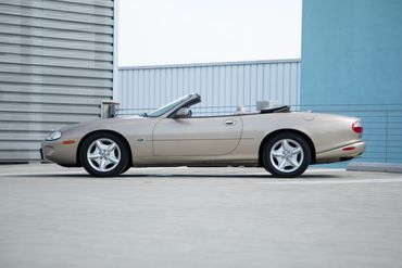 1998 Jaguar XK8 classic car rental