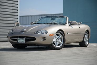 1998 Jaguar XK8 classic car rental
