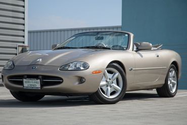 1998 Jaguar XK8 classic car rental