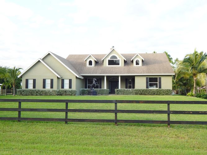 Loxahatchee Florida Equestrian Property Sold.