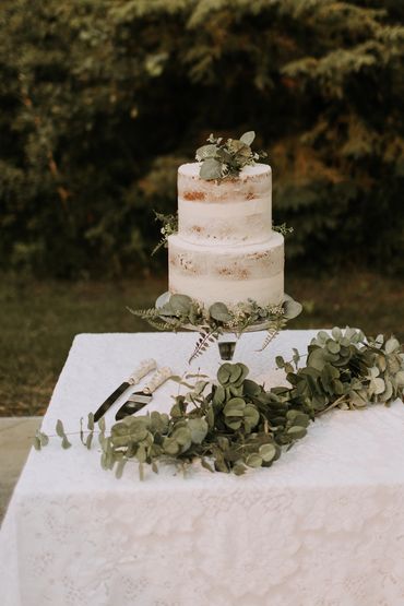 Semi-Naked Wedding Cake