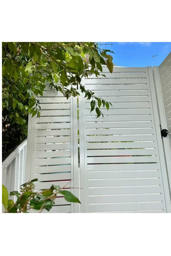 Side passage, gate, surf mist white with side panels